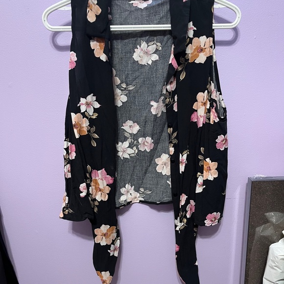 Dynamite Blouses - Picture 2 of 2